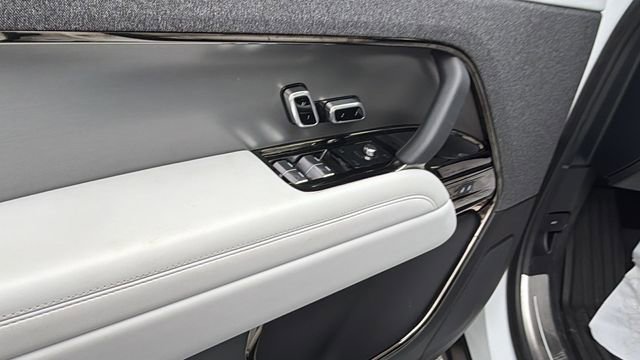 Used 2025 Land Rover Range Rover Sport SE image 20