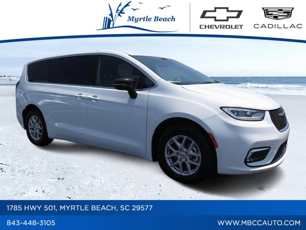 Used 2025 Chrysler Pacifica Select FWD image 1