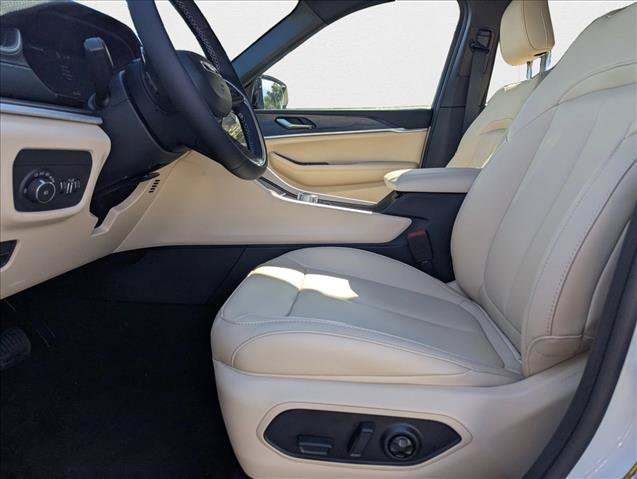 New 2025 Jeep Grand Cherokee Limited w/ Black Appearance Package RWD image 23