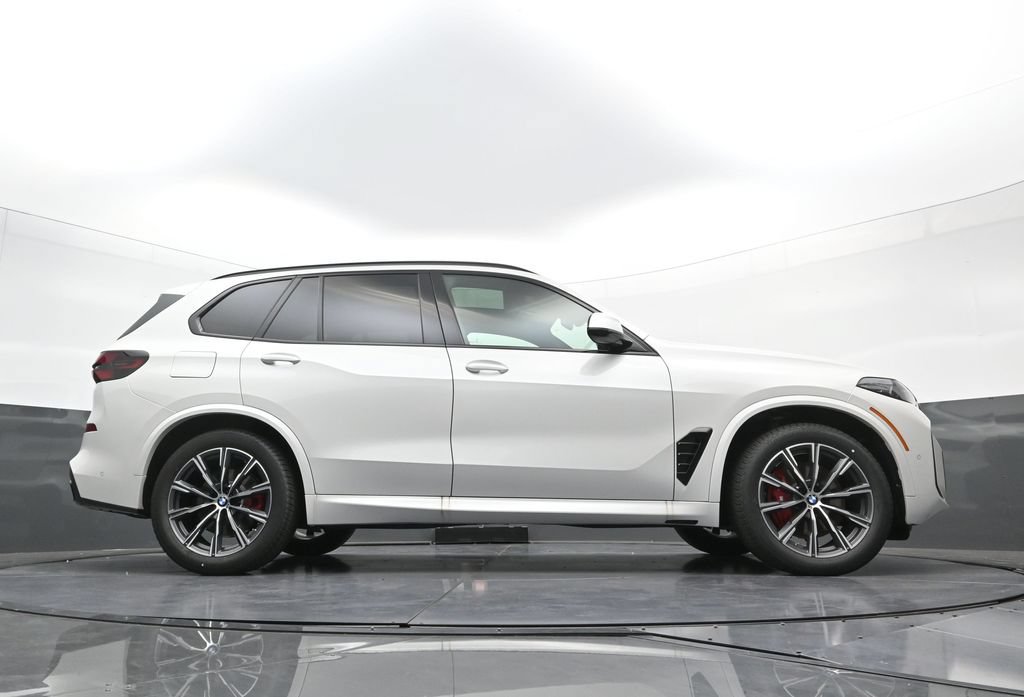 New 2026 BMW X5 xDrive40i w/ M Sport Package AWD/4WD image 29