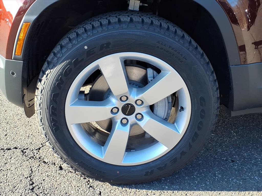 New 2026 Land Rover Defender 130 S image 9