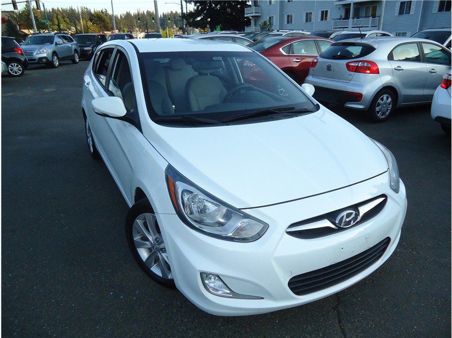 Used 2013 Hyundai Accent SE FWD image 4
