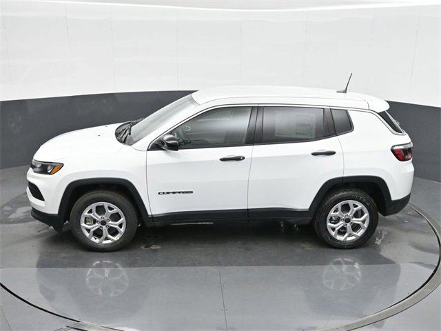 Used 2025 Jeep Compass Sport image 34