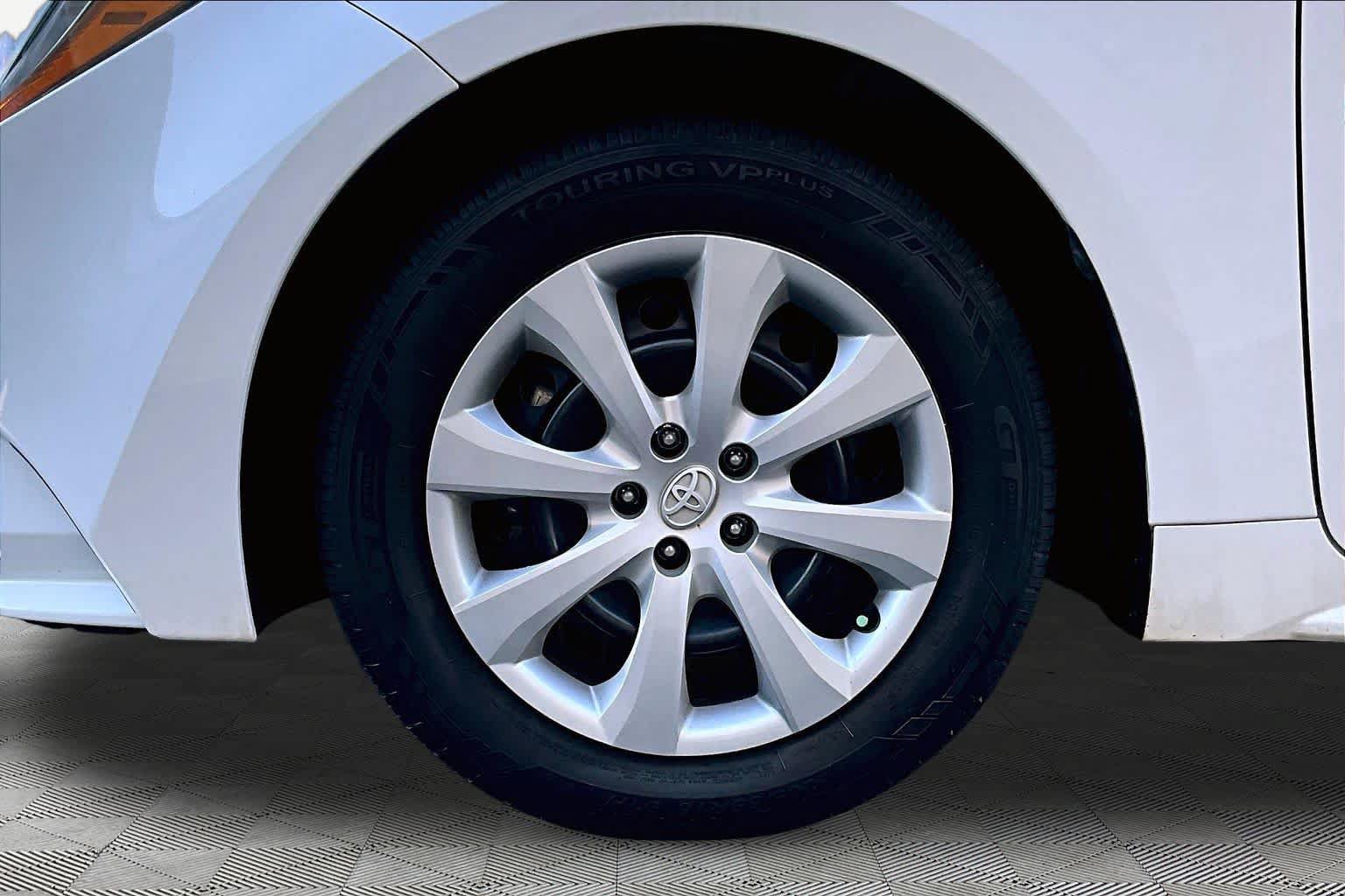 Used 2024 Toyota Corolla LE FWD image 11