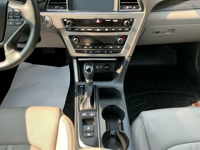 Used 2016 Hyundai Sonata Limited w/ Option Group 05 FWD image 11