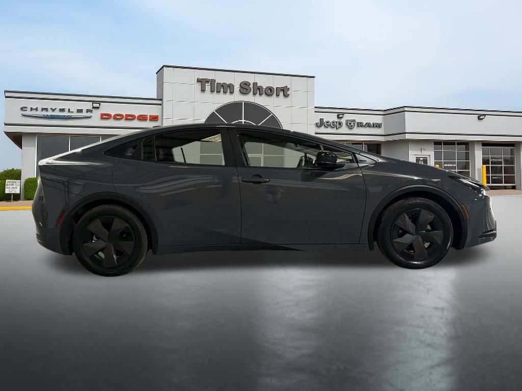 Used 2025 Toyota Prius LE image 4