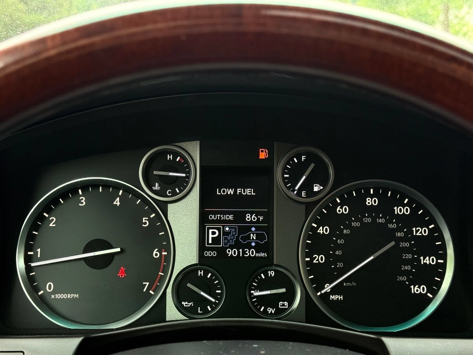 Used 2015 Lexus LX 570 4WD w/ Luxury Package image 26