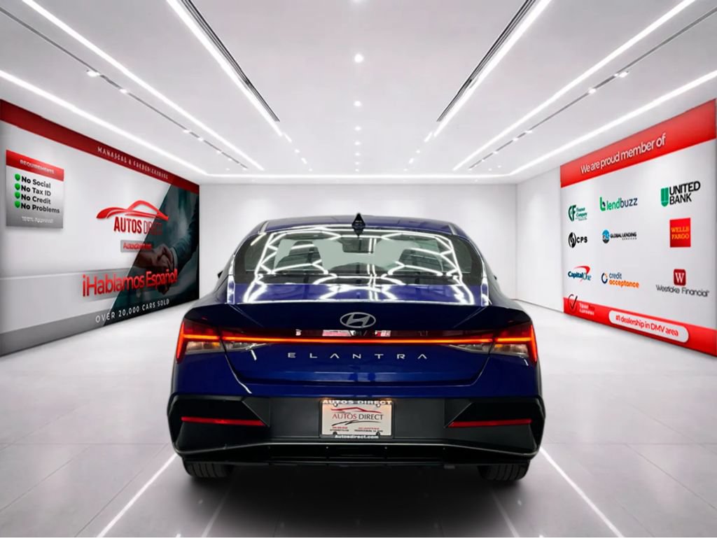 Used 2025 Hyundai Elantra SEL FWD image 6