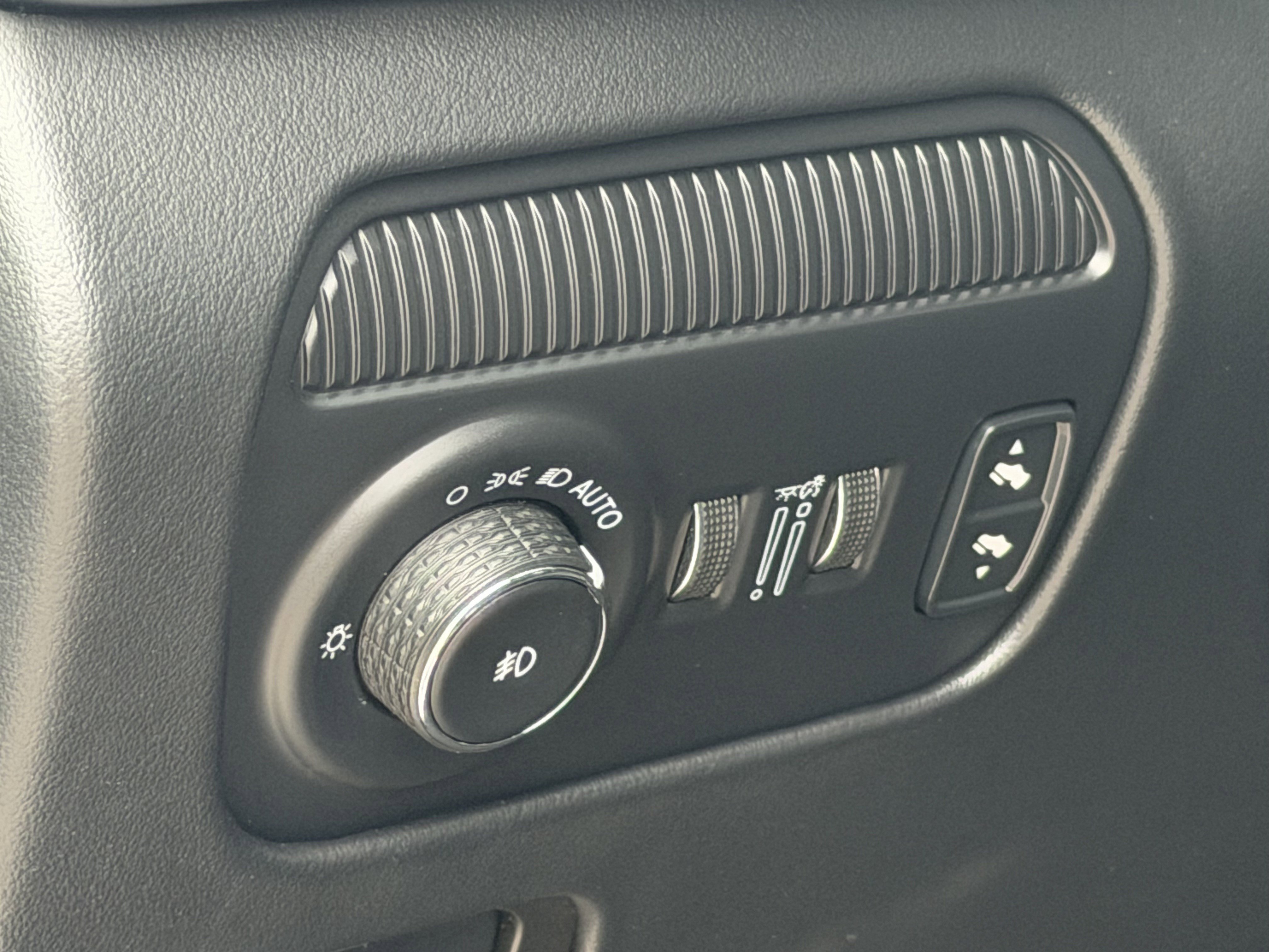 Used 2024 Jeep Grand Wagoneer L Series III AWD/4WD image 27