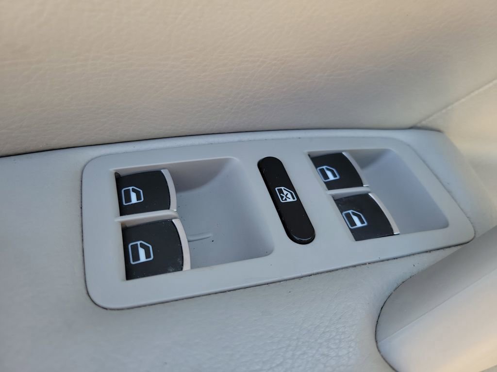 Used 2014 Volkswagen Passat TDI SE FWD image 15