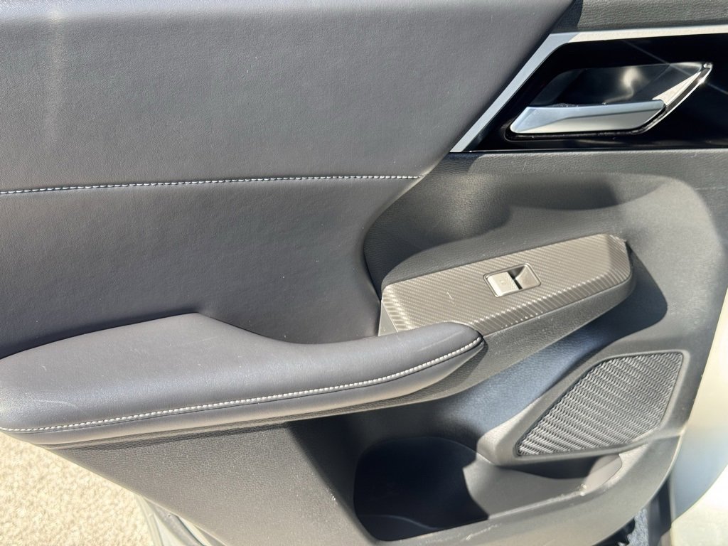 Used 2023 Mitsubishi Outlander 4WD image 25