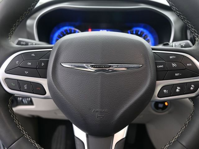 Used 2024 Chrysler Pacifica Touring-L image 31