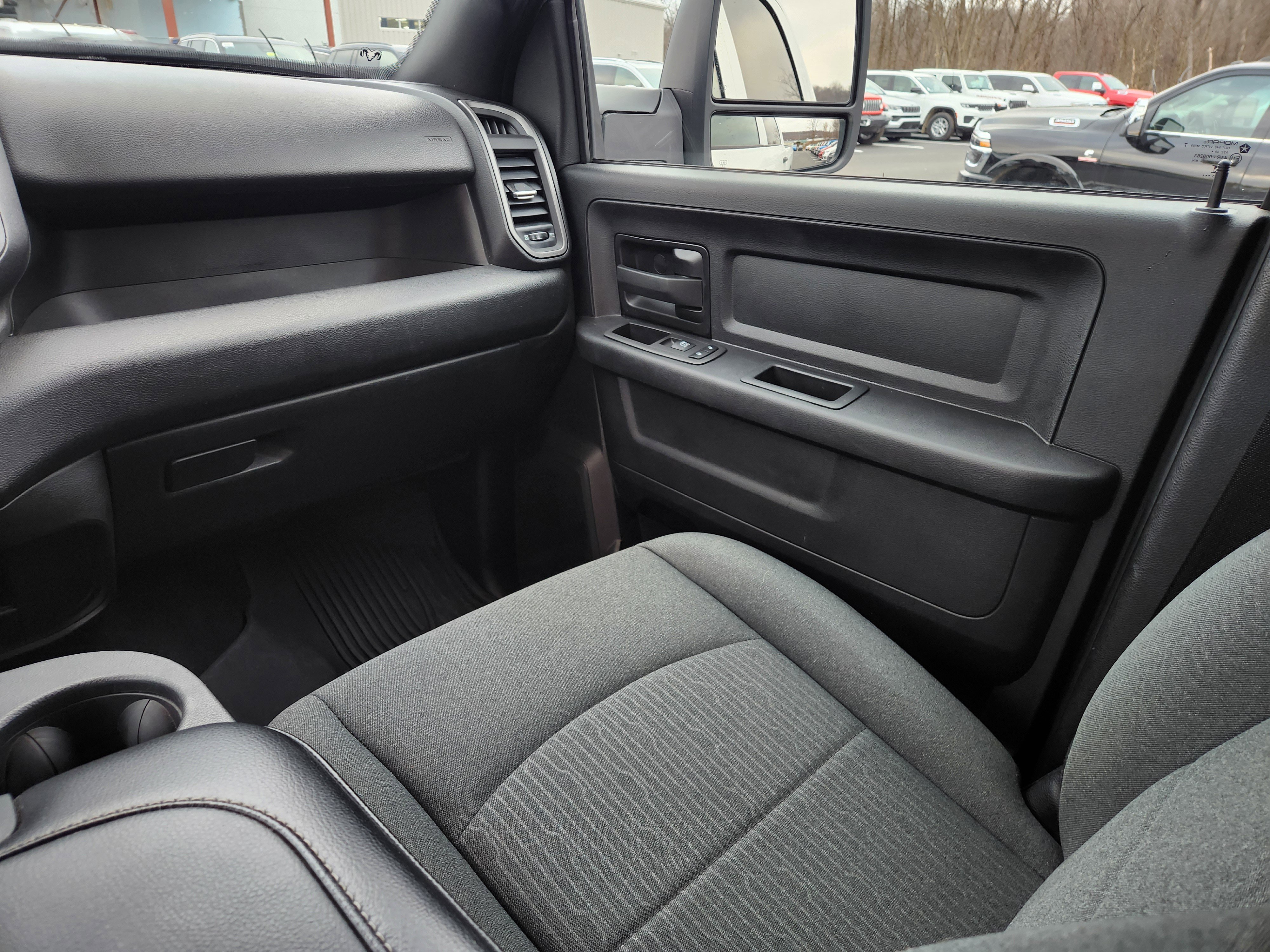 Used 2024 RAM 2500 Tradesman w/ Chrome Appearance Group image 23