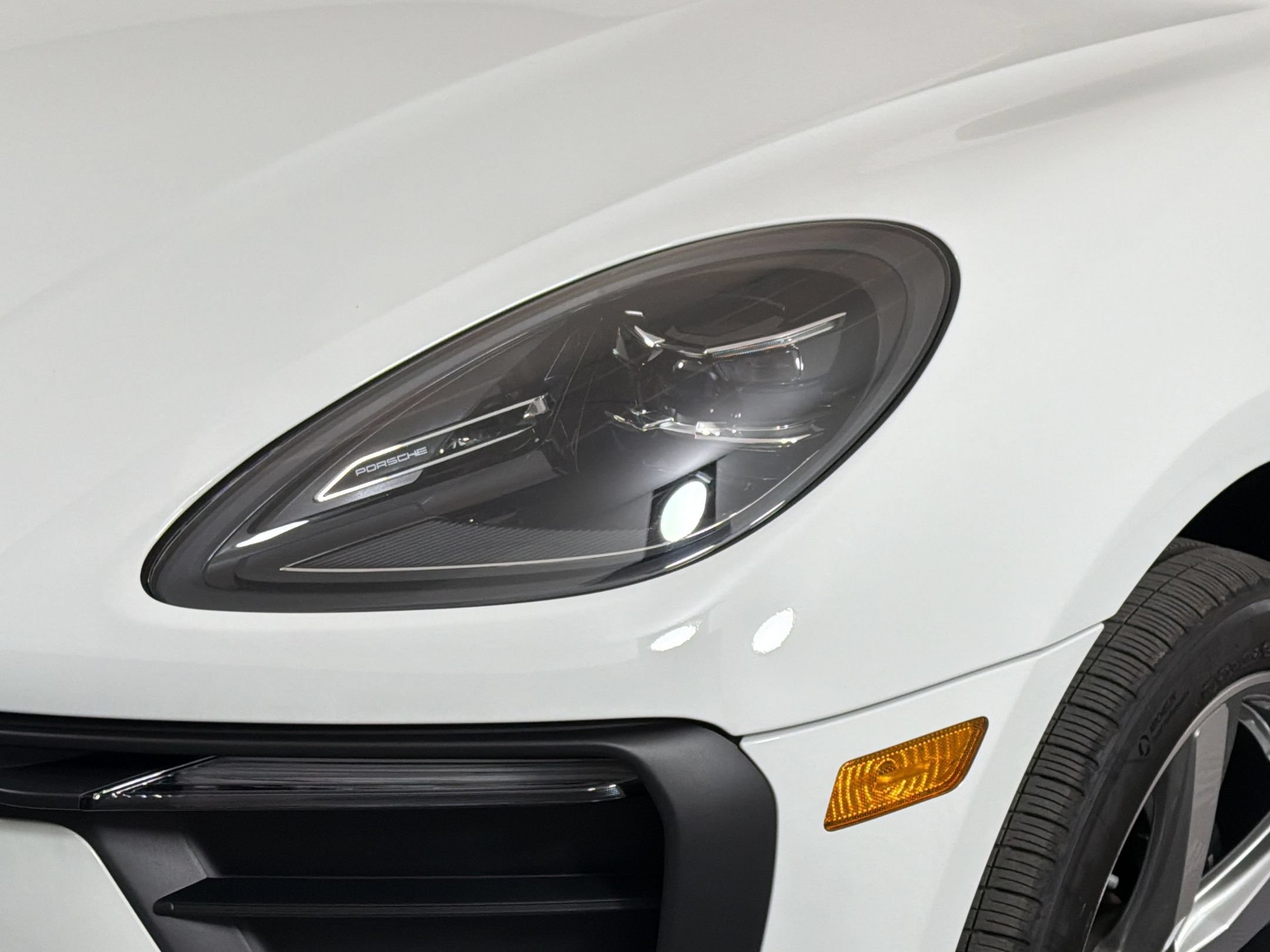 Certified 2025 Porsche Macan AWD/4WD image 13