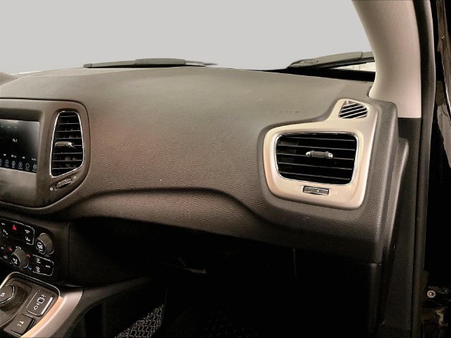Used 2019 Jeep Compass Latitude w/ Popular Equipment Group AWD/4WD image 15