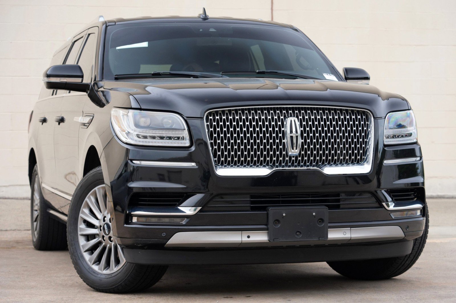 Used 2020 Lincoln Navigator L 4WD image 2
