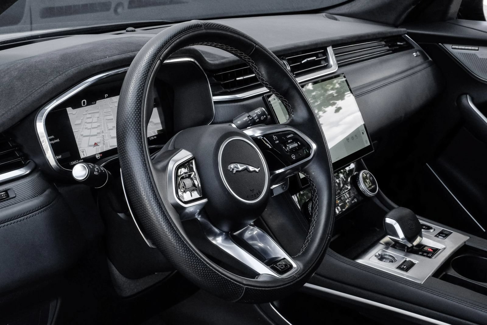 Used 2025 Jaguar F-PACE SVR AWD/4WD image 21