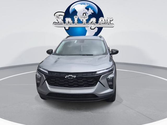 New 2026 Chevrolet Trax LT w/ Midnight Edition FWD image 4