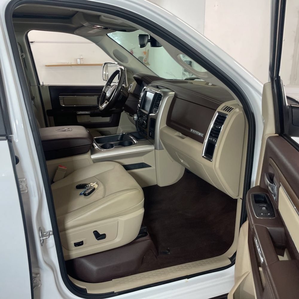 Used 2017 RAM 1500 Laramie w/ Convenience Group AWD/4WD image 6
