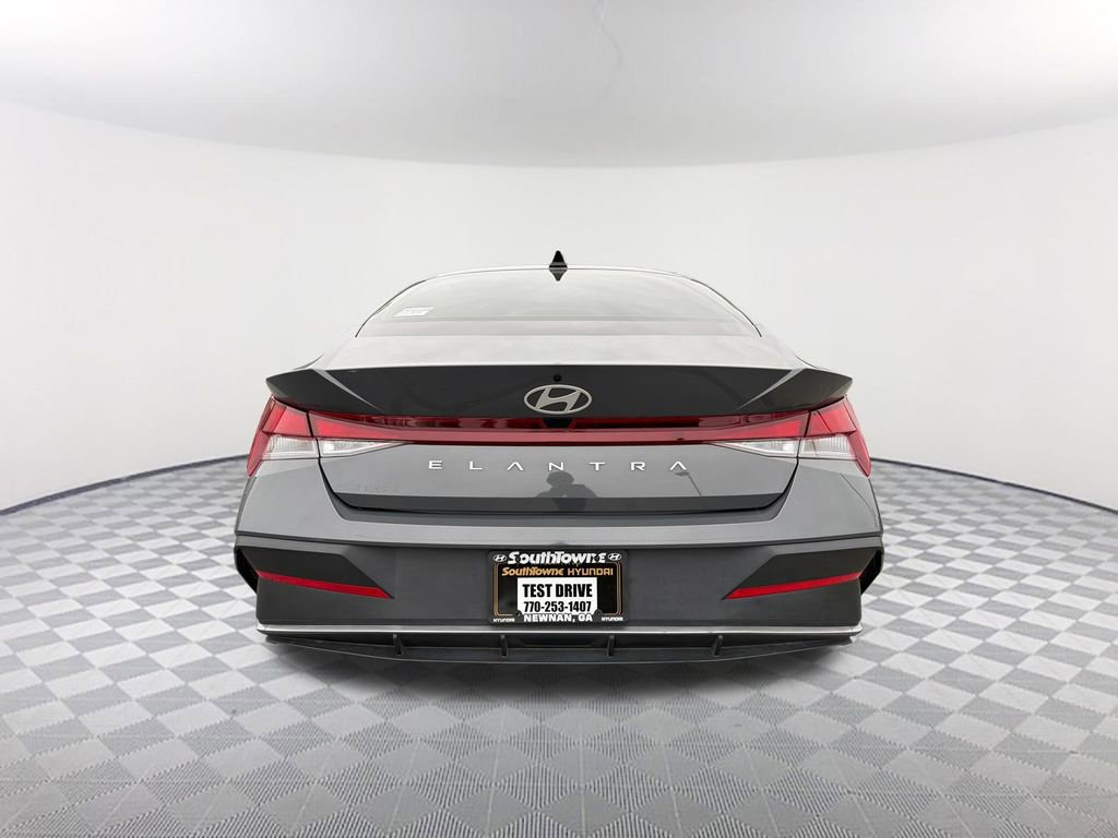 Used 2024 Hyundai Elantra SE image 6