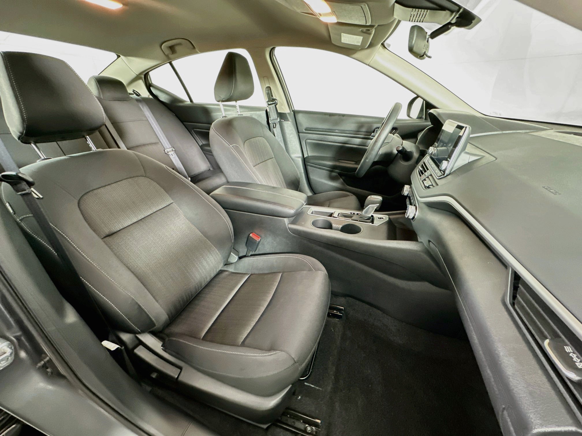 Used 2025 Nissan Altima 2.5 S FWD image 29