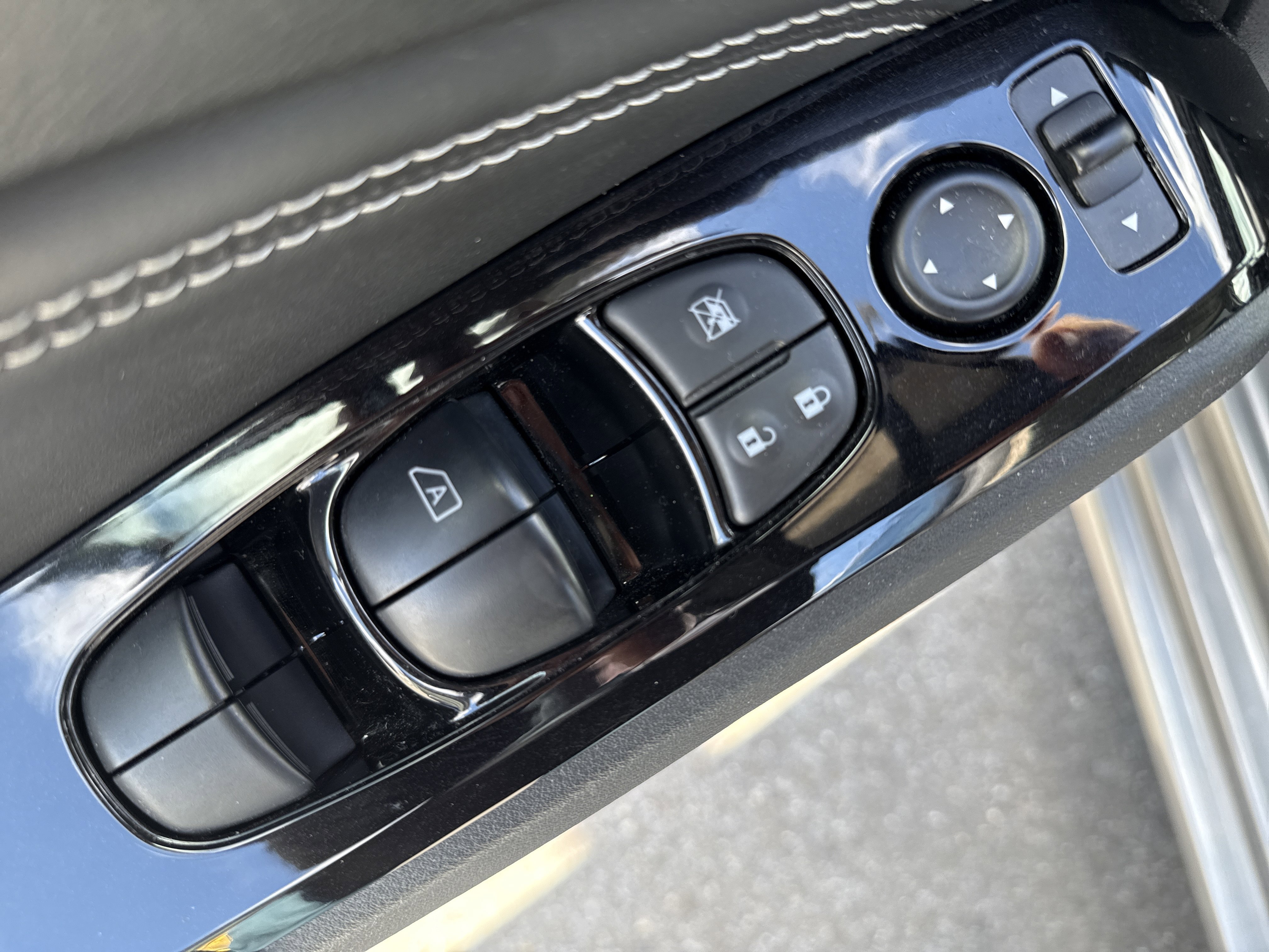 Used 2023 Nissan Altima 2.5 SV w/ SV Premium Package FWD image 16
