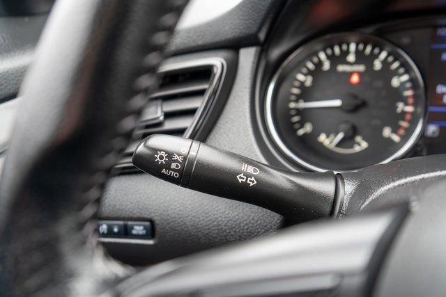 Used 2020 Nissan Rogue SV AWD/4WD image 26