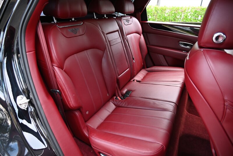 Used 2019 Bentley Bentayga AWD/4WD image 31