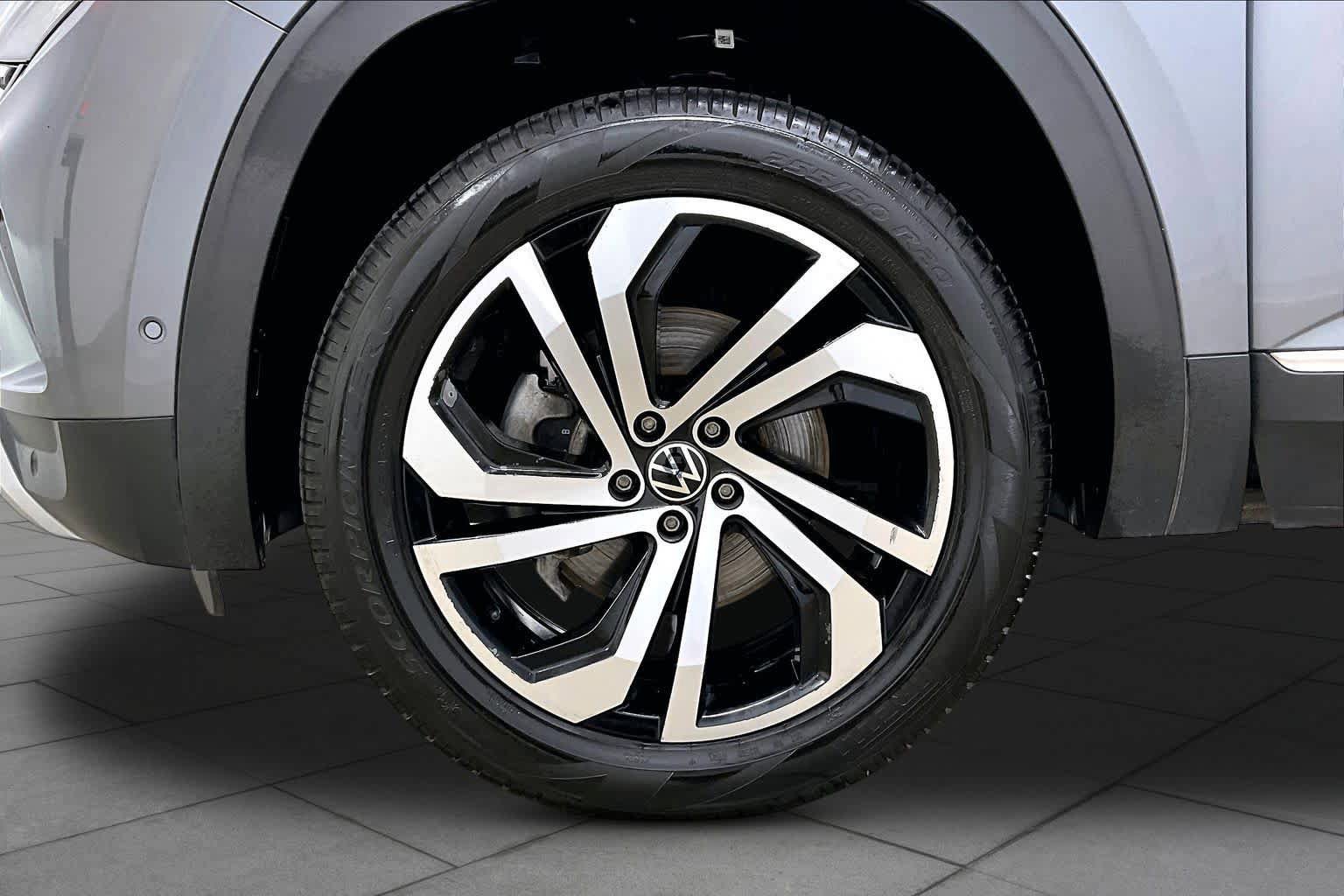 Used 2021 Volkswagen Atlas SEL Premium AWD/4WD image 11