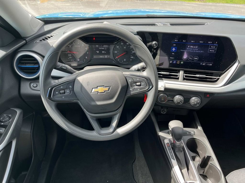 Used 2025 Chevrolet Trax LS image 11