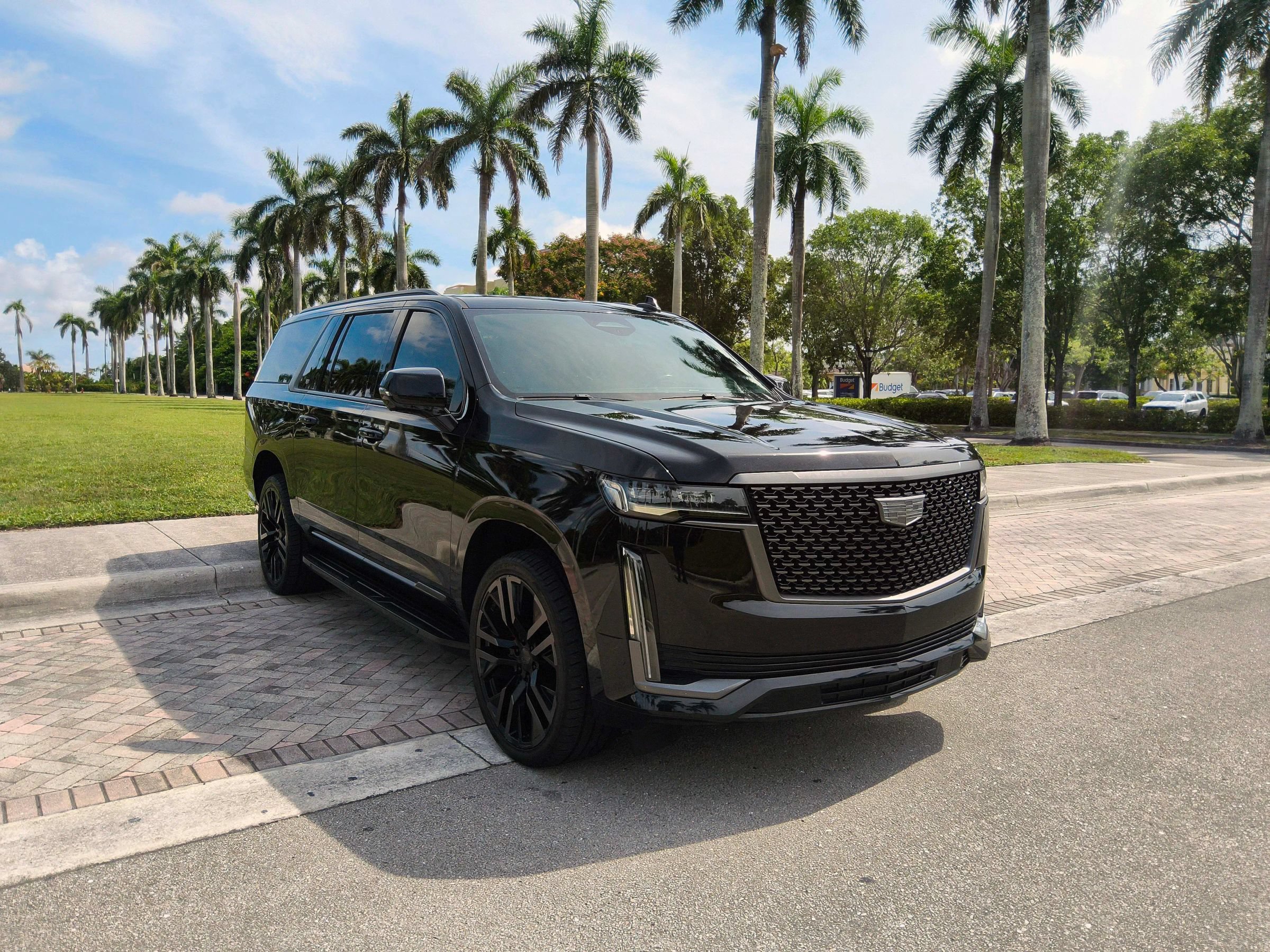 Used 2023 Cadillac Escalade ESV Luxury AWD/4WD image 1