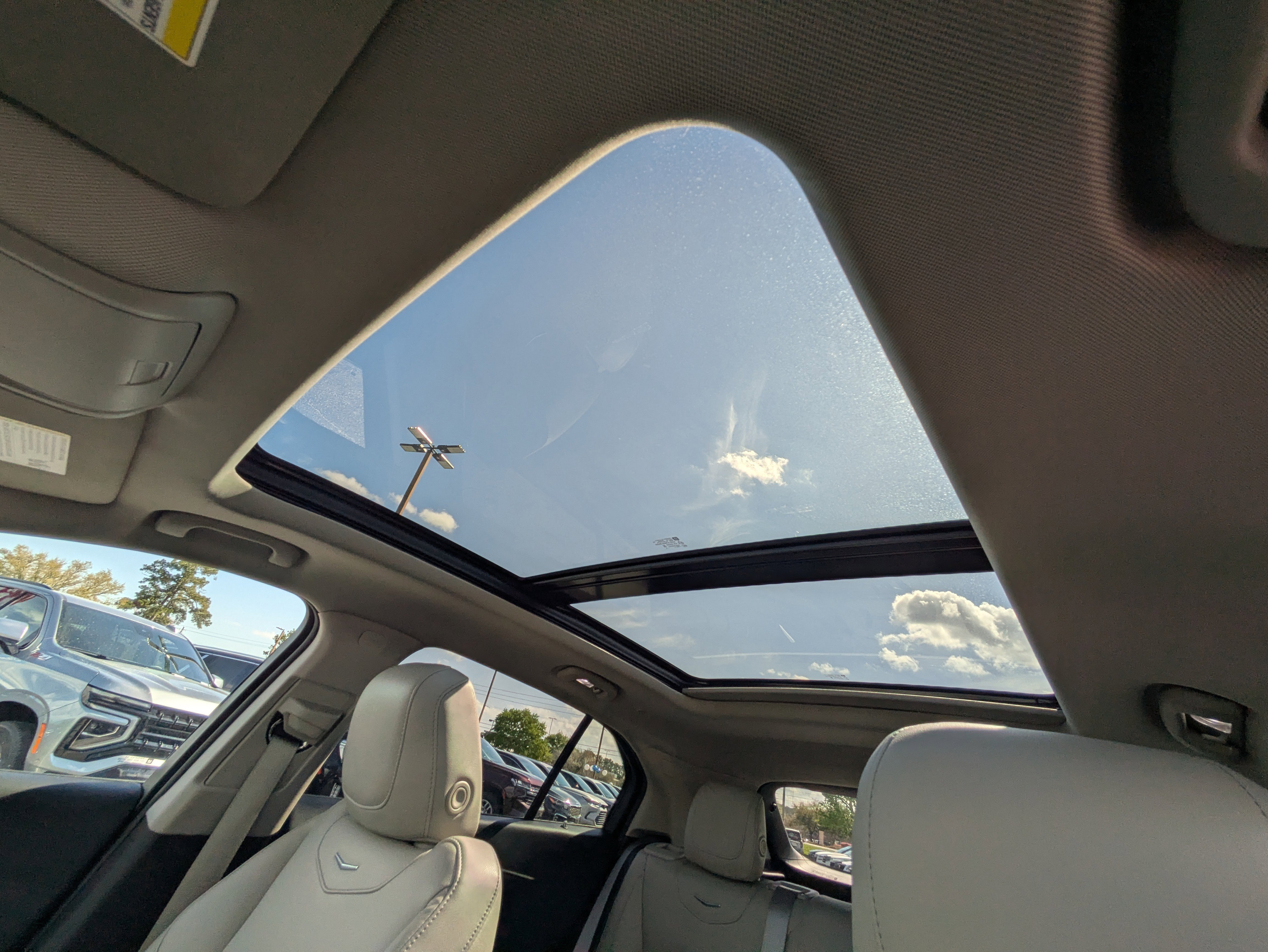 Used 2023 Cadillac XT4 Luxury w/ Cold Weather Package image 14