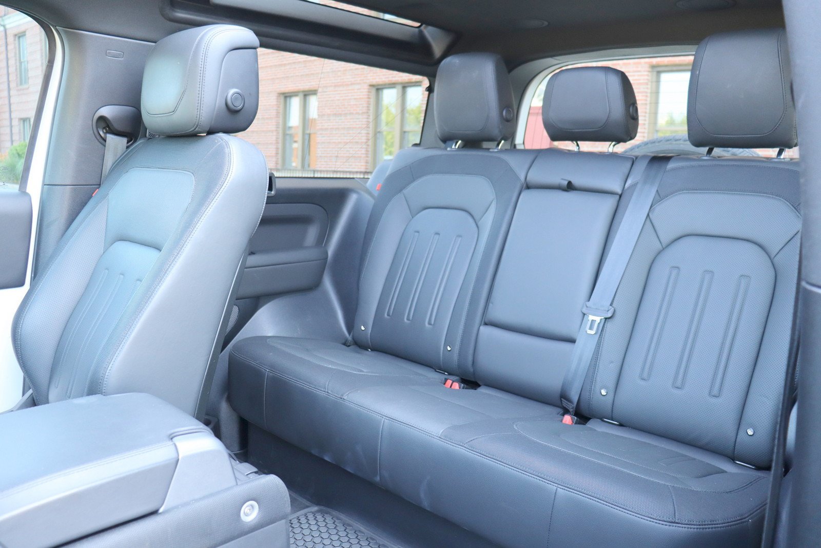 Used 2022 Land Rover Defender 90 X-Dynamic HSE AWD/4WD image 12