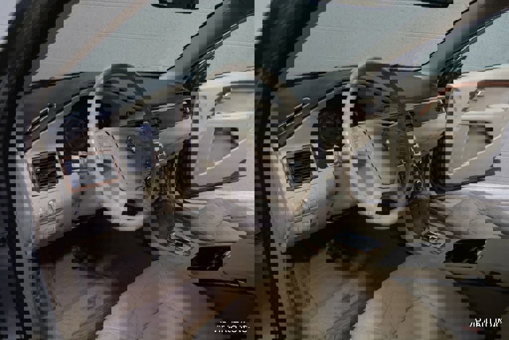 Used 2010 Volvo XC70 3.2 image 11