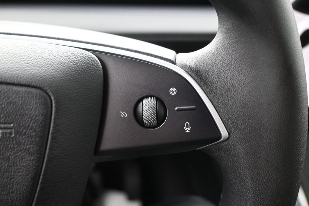Used 2026 Tesla Model Y AWD image 19