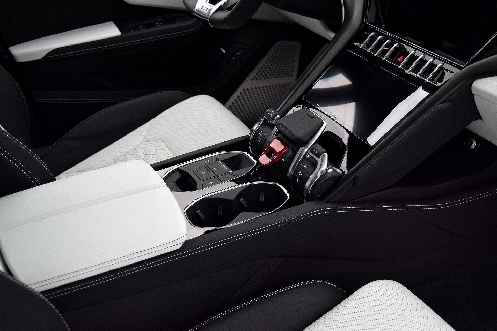 Used 2021 Lamborghini Urus image 22