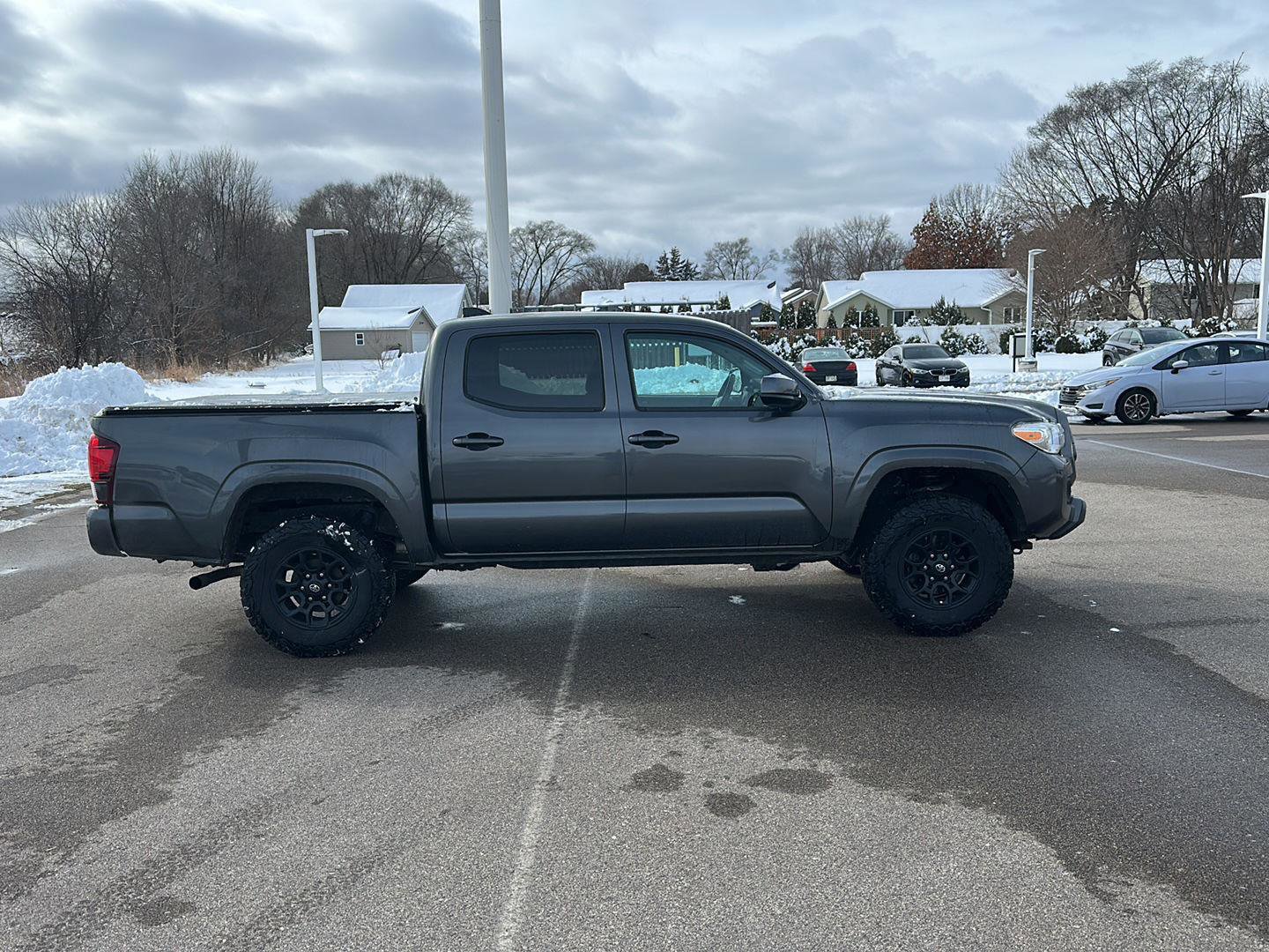Used 2020 Toyota Tacoma SR image 2