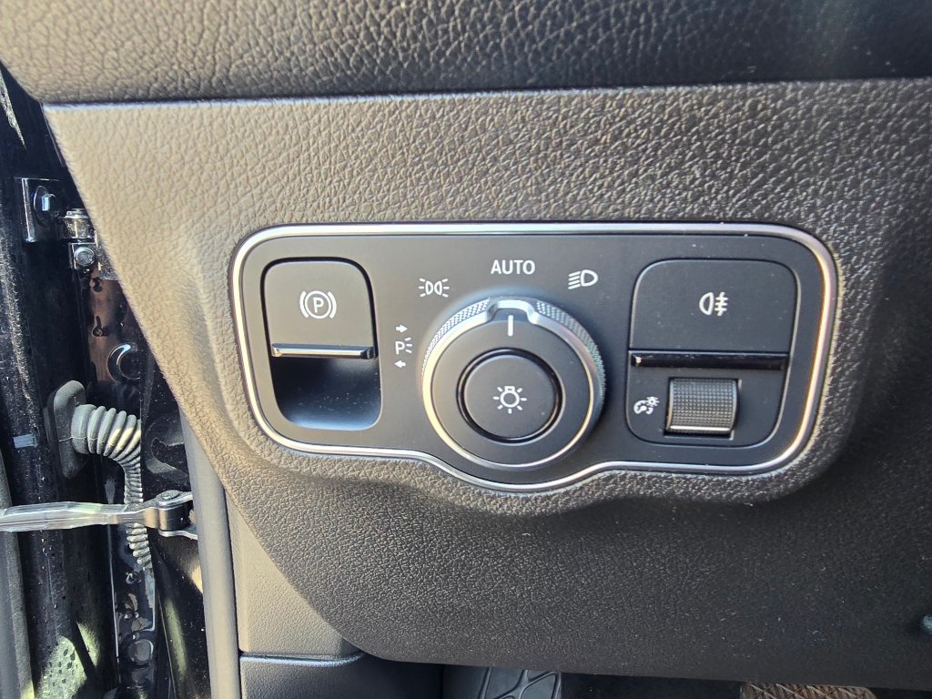 Used 2023 Mercedes-Benz EQB 350 4MATIC SUV w/ Pinnacle Package image 9