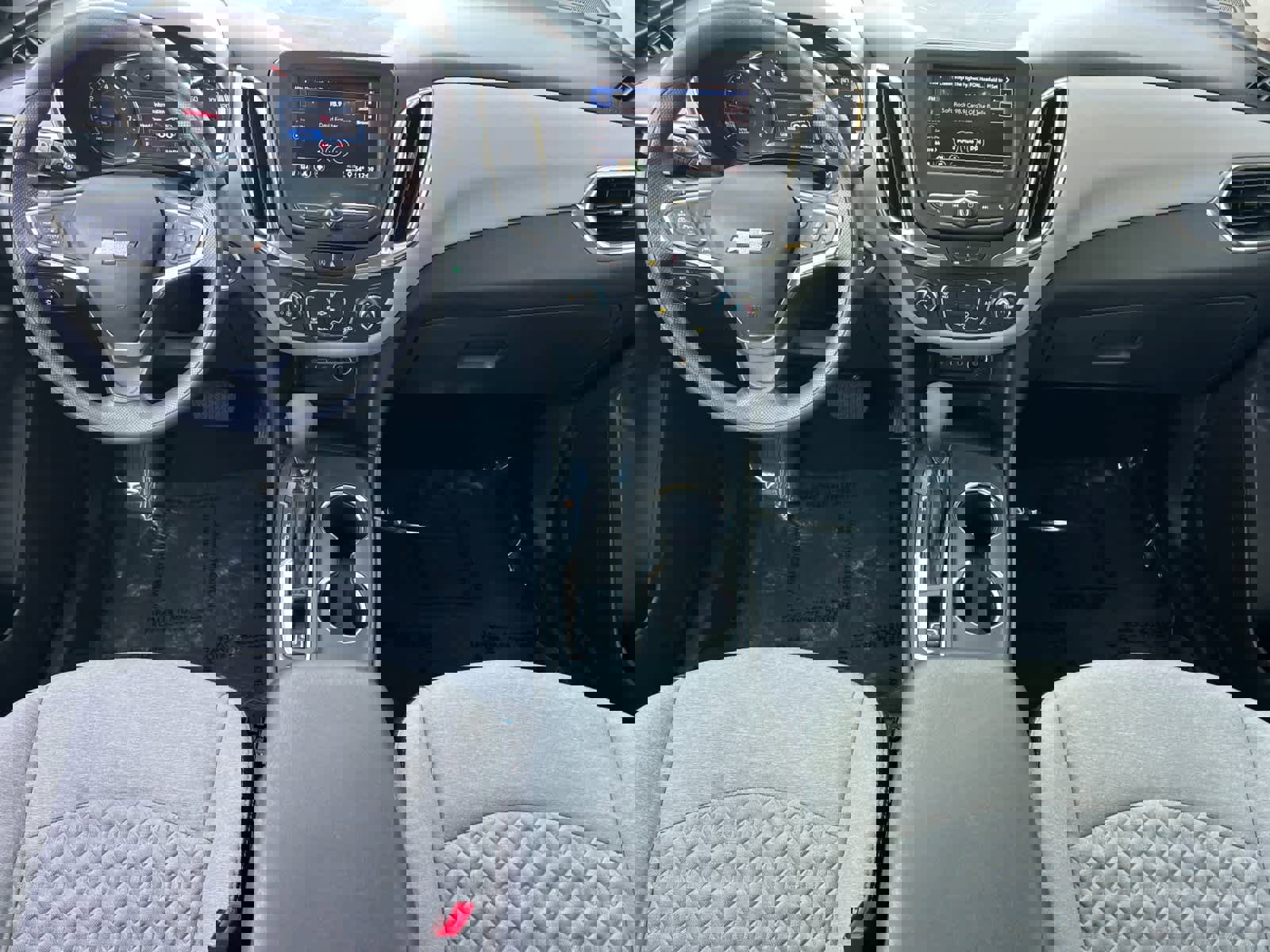 Used 2023 Chevrolet Equinox LS w/ LS Convenience Package image 3