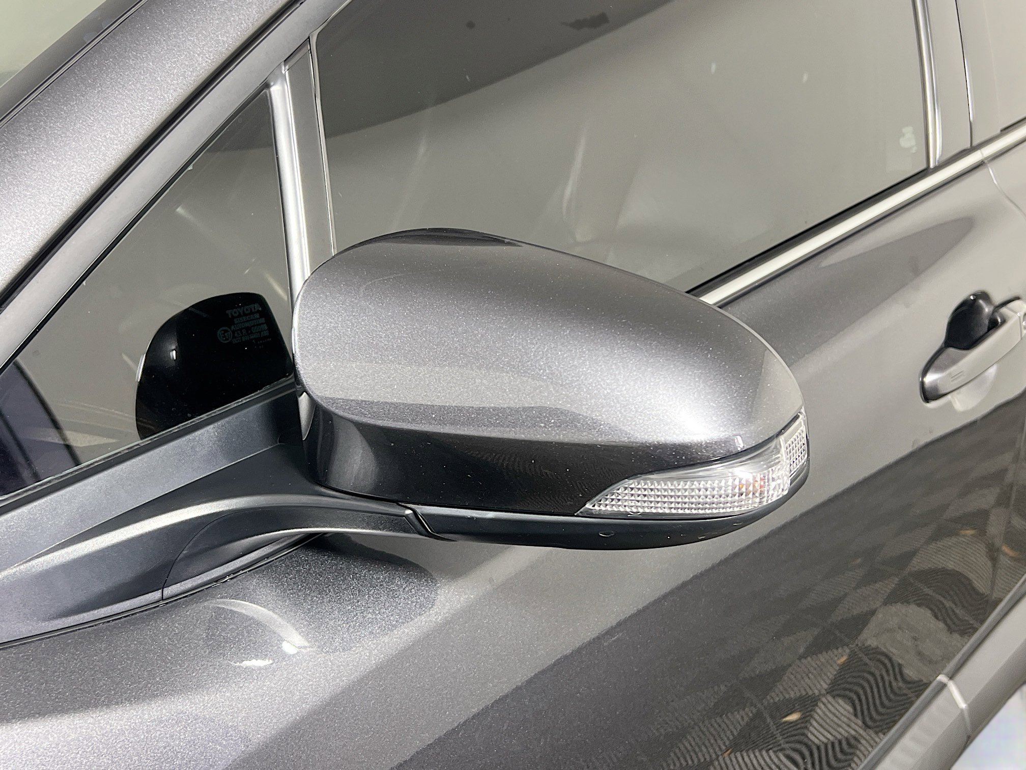 Used 2021 Toyota C-HR Limited image 12