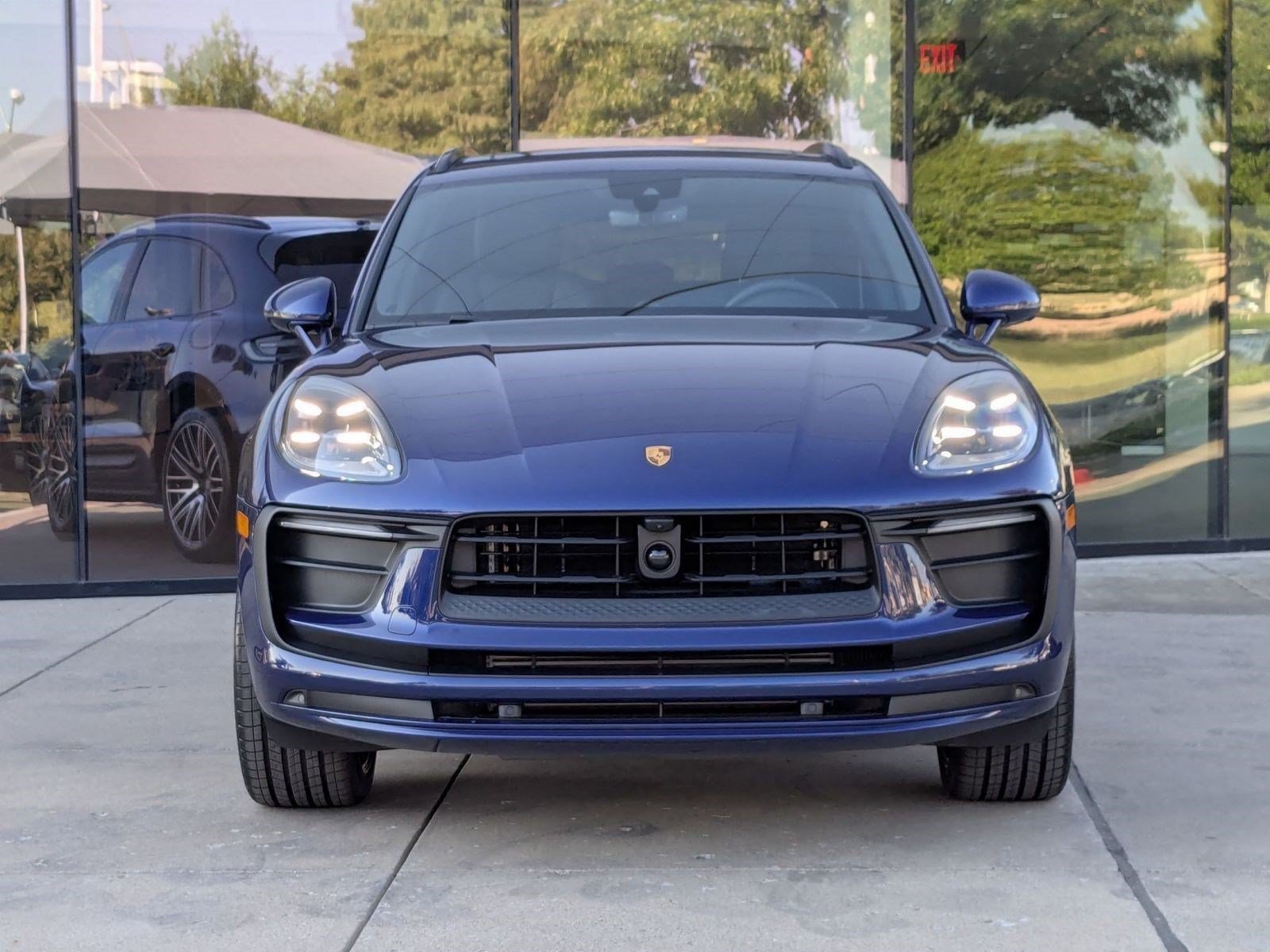 Certified 2026 Porsche Macan AWD/4WD image 6