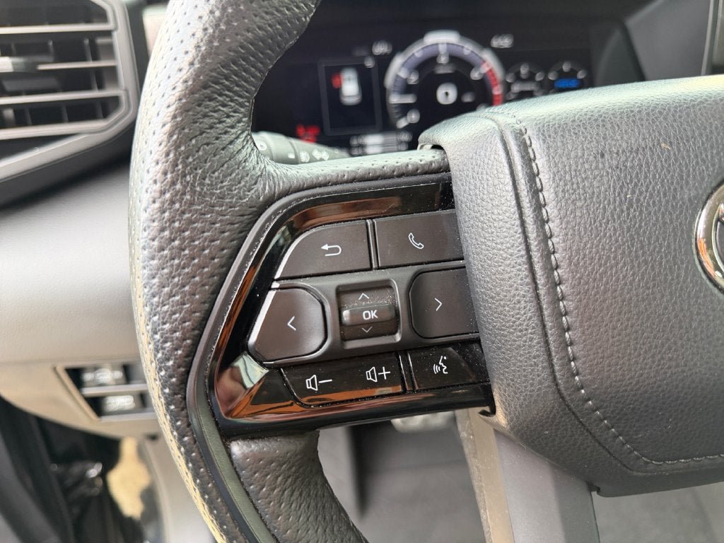 Used 2023 Toyota Sequoia TRD Pro AWD/4WD image 15