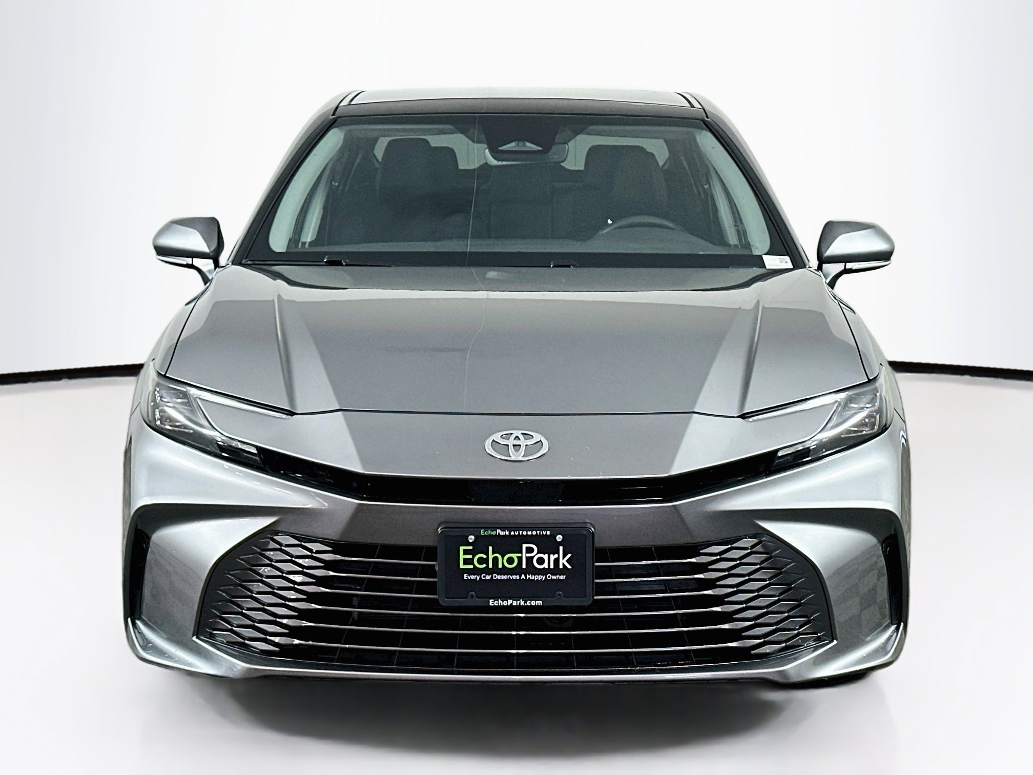 Used 2025 Toyota Camry XLE FWD image 2