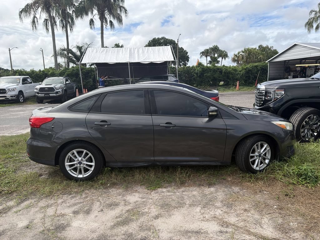 Used 2015 Ford Focus SE w/ Reverse Sensing Package FWD image 5