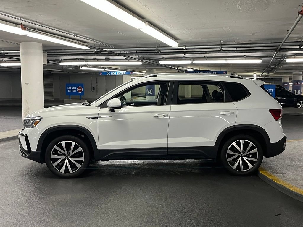 Used 2022 Volkswagen Taos SE w/ Panoramic Sunroof Package AWD/4WD image 32