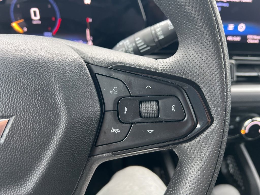 Used 2025 Chevrolet TrailBlazer LT w/ Driver Confidence Package image 17