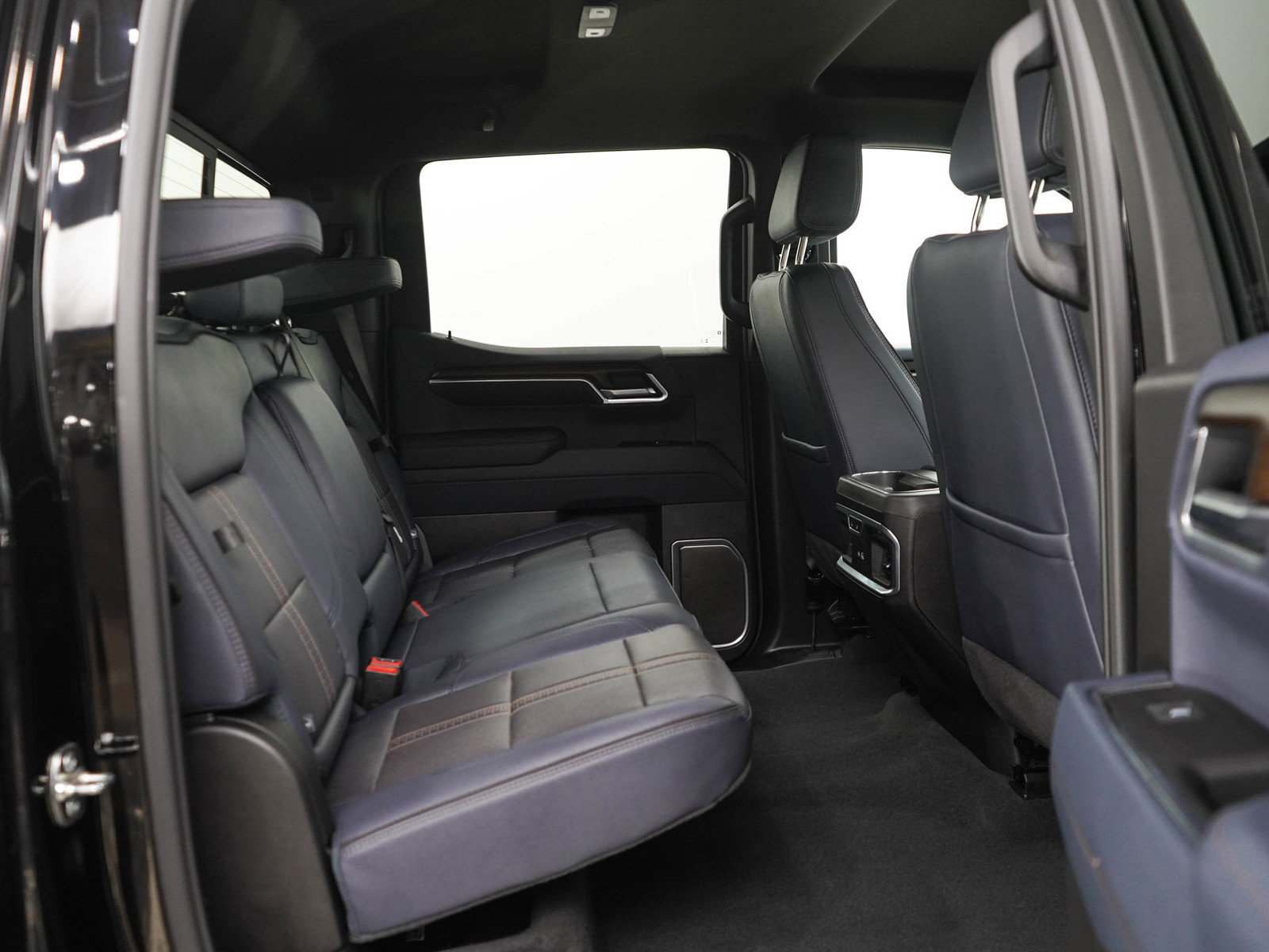Used 2025 Chevrolet Silverado 1500 High Country w/ Technology Package AWD/4WD image 11