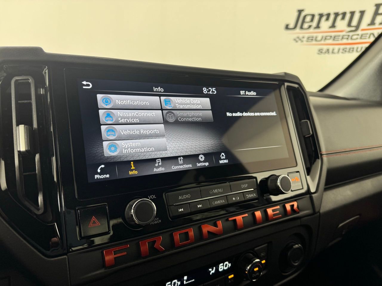 Used 2025 Nissan Frontier PRO-4X AWD/4WD image 23