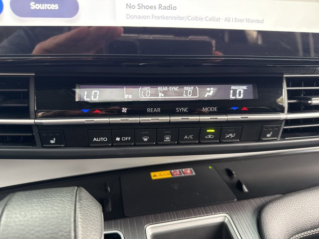 Used 2025 Toyota Sienna XLE image 31