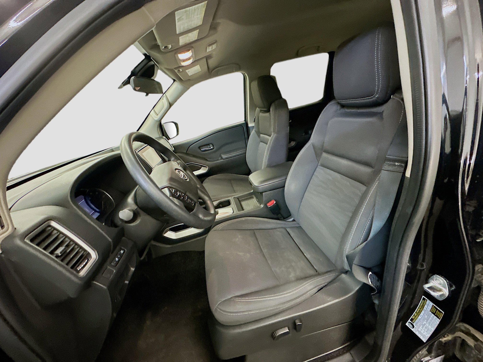 Used 2023 Nissan Frontier SV image 13